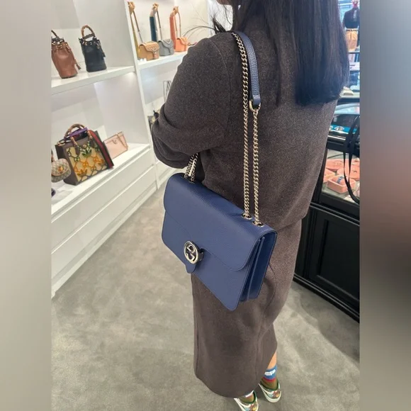 NEW<GUCCI >- INTERLOCKING CHAIN SHOULDERS BAG - Picture 11 of 15